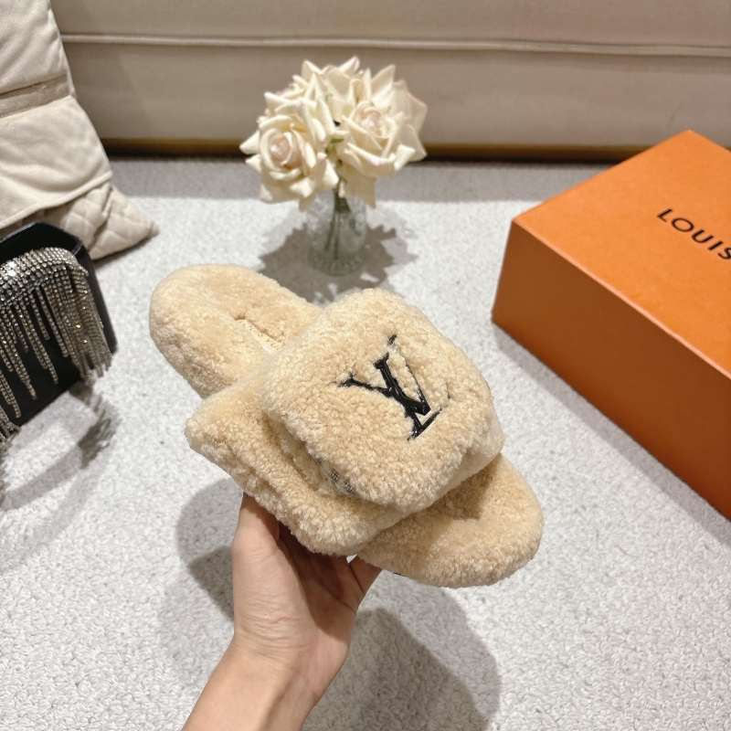 l0vis Vvtt0n slippers